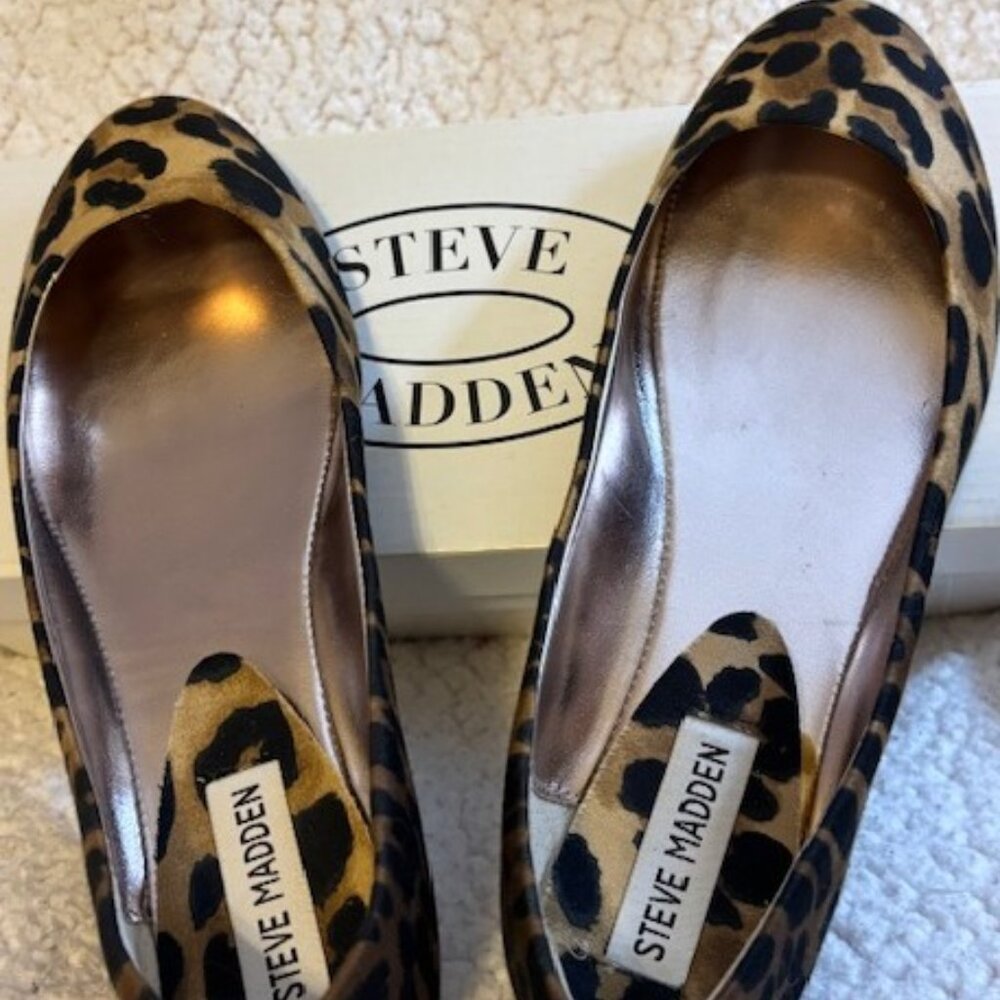 STEVE MADDEN LEOPARD PRINT FLATS